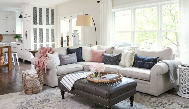 Living Room Storage Bench Inspiration: 15 Smart & Chic Designs